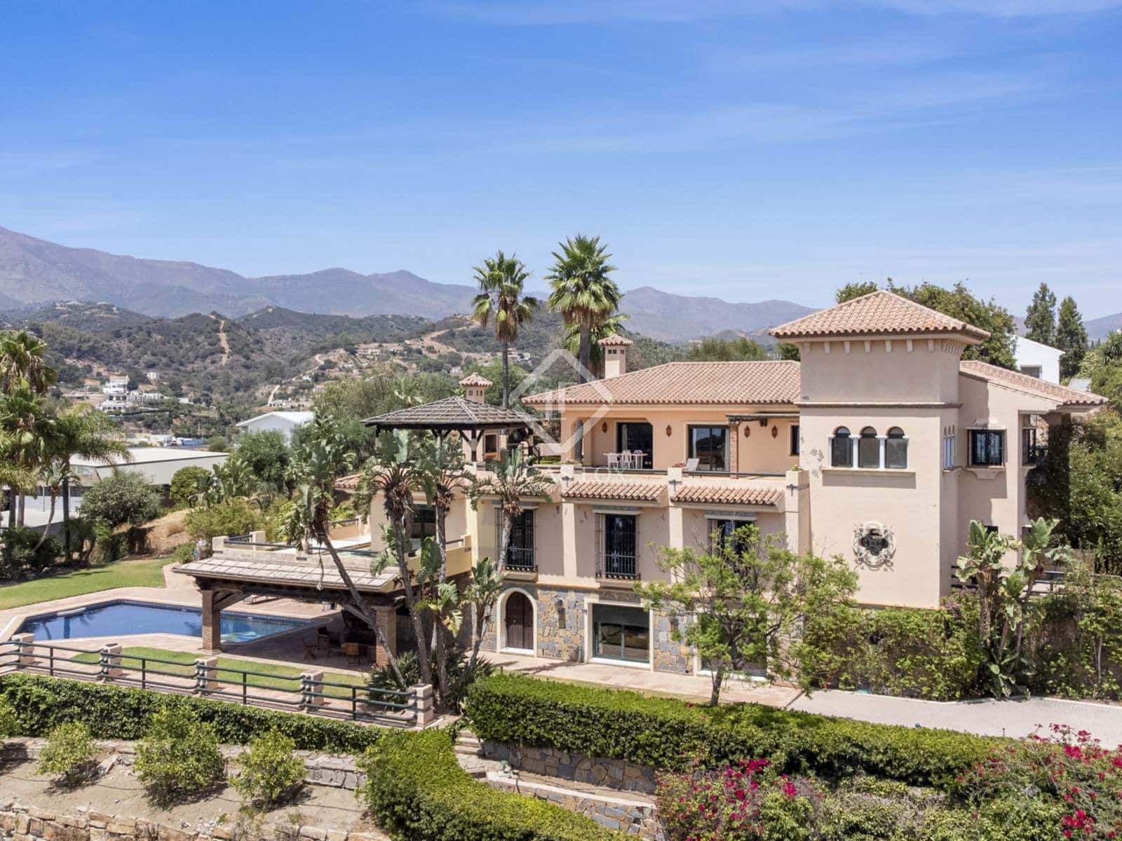5 bedroom Villa for sale in Estepona - € 2,300,000 (Ref: 8475463)