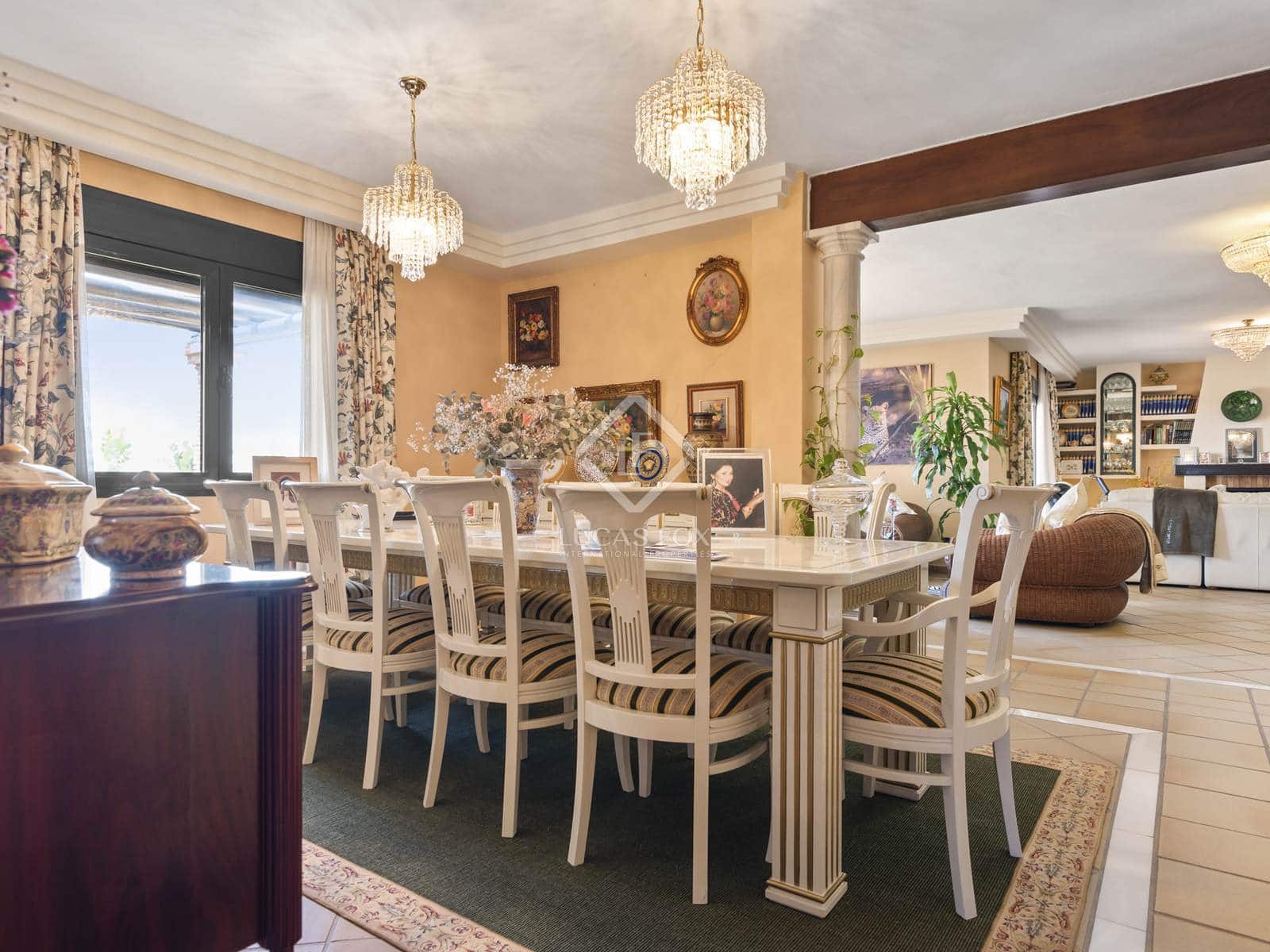 5 bedroom Villa for sale in Estepona - € 2,300,000 (Ref: 8475463)