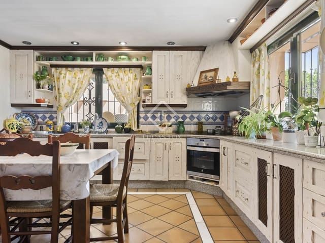 5 slaapkamer Villa te koop in Estepona - € 2.300.000 (Ref: 8475463)