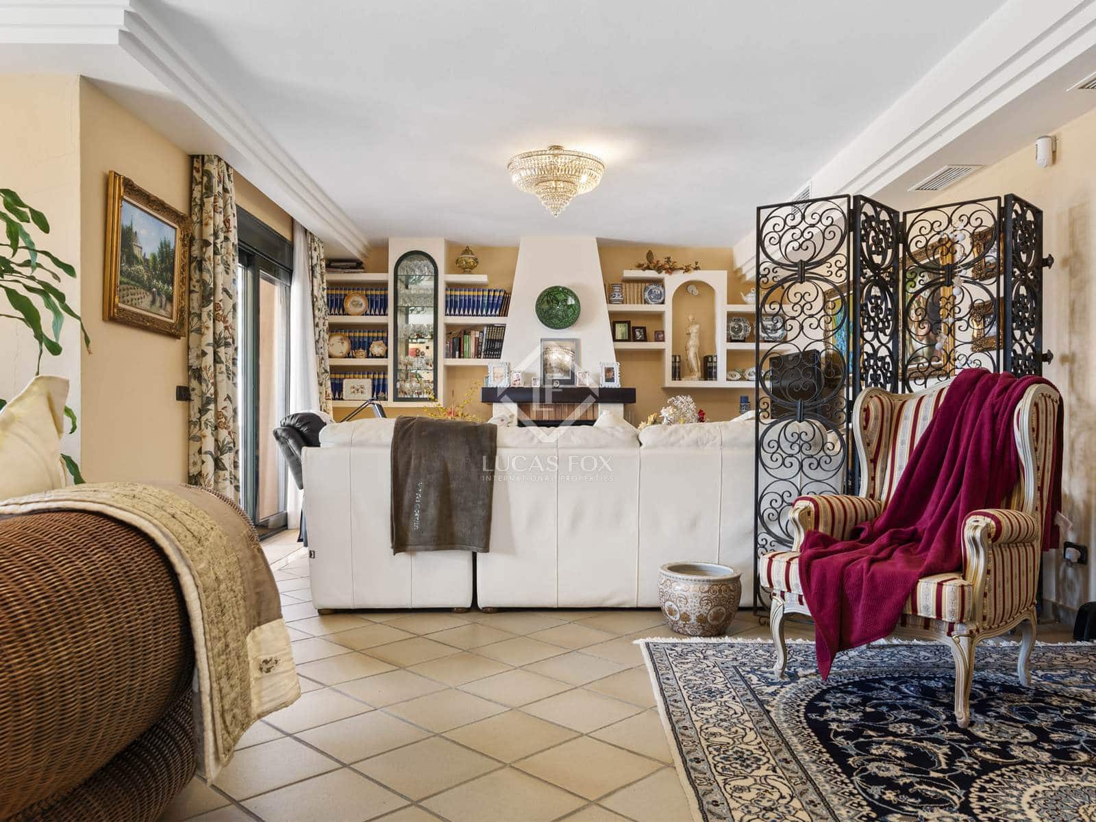 5 bedroom Villa for sale in Estepona - € 2,300,000 (Ref: 8475463)