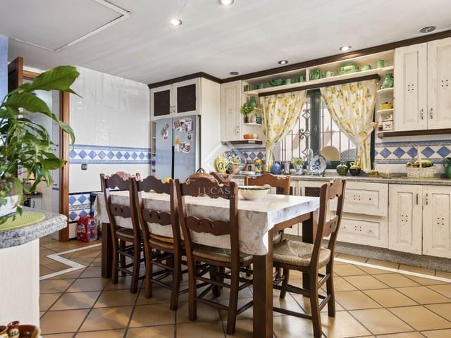 5 slaapkamer Villa te koop in Estepona - € 2.300.000 (Ref: 8475463)