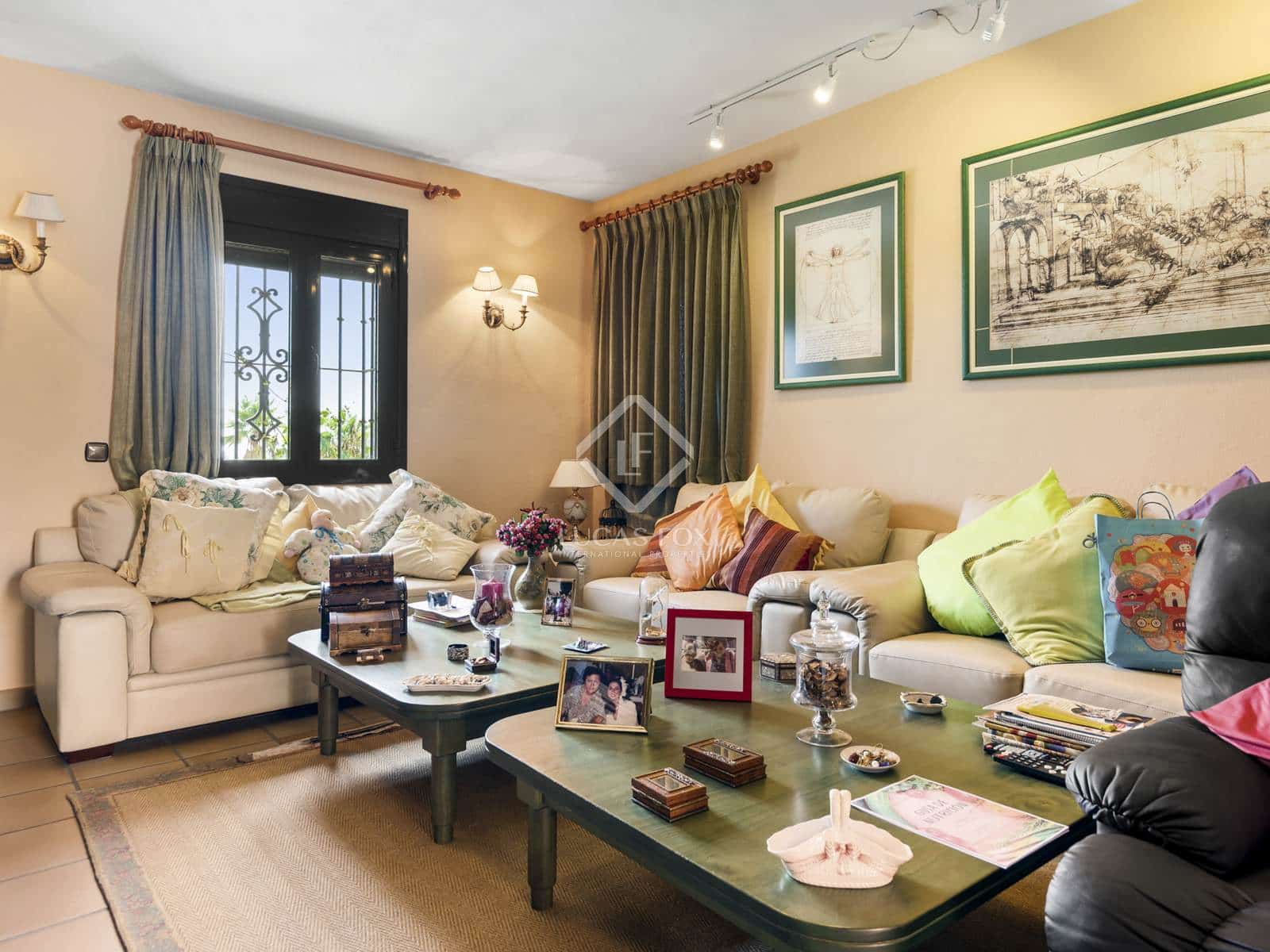 5 bedroom Villa for sale in Estepona - € 2,300,000 (Ref: 8475463)