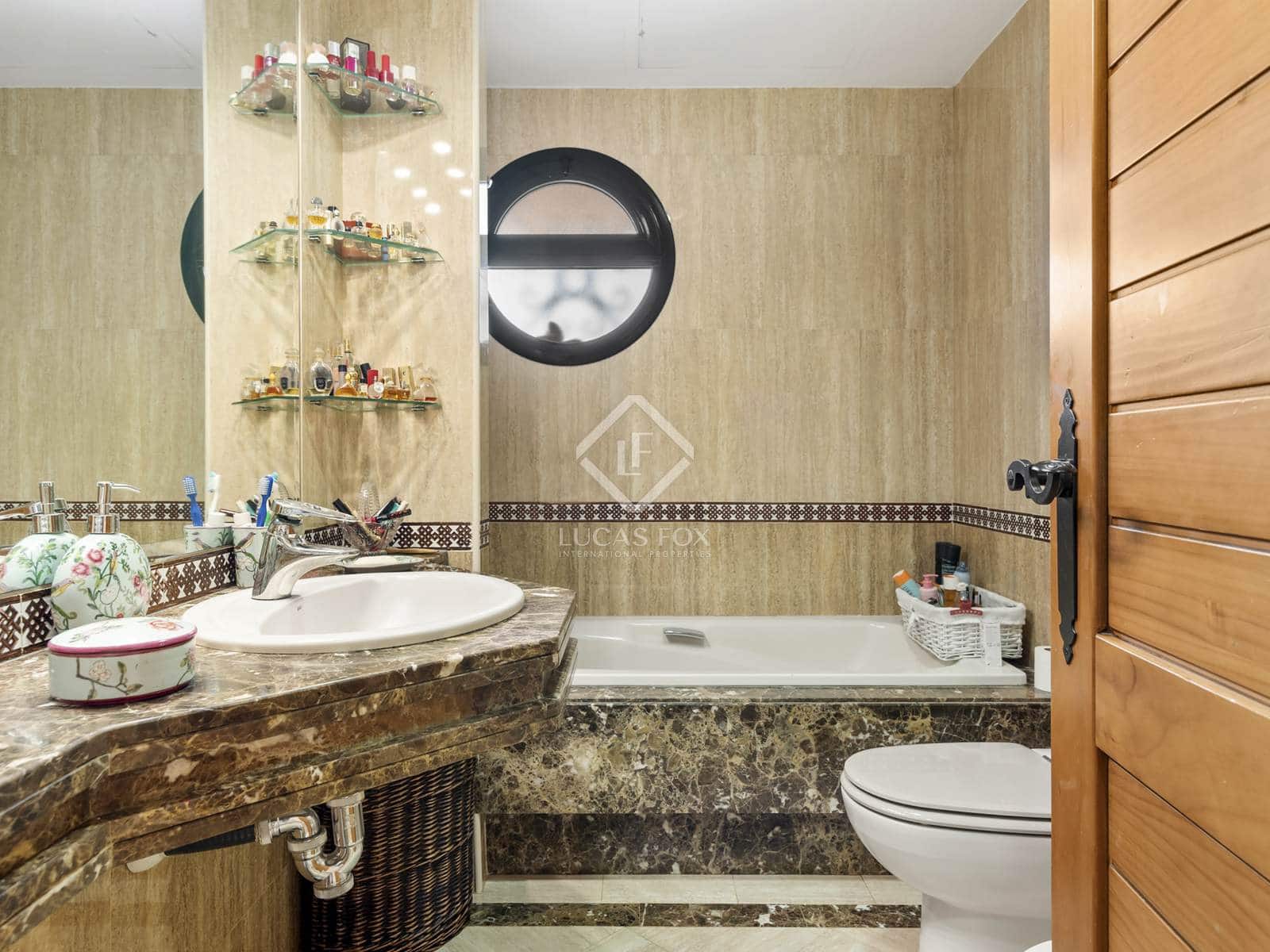 5 bedroom Villa for sale in Estepona - € 2,300,000 (Ref: 8475463)