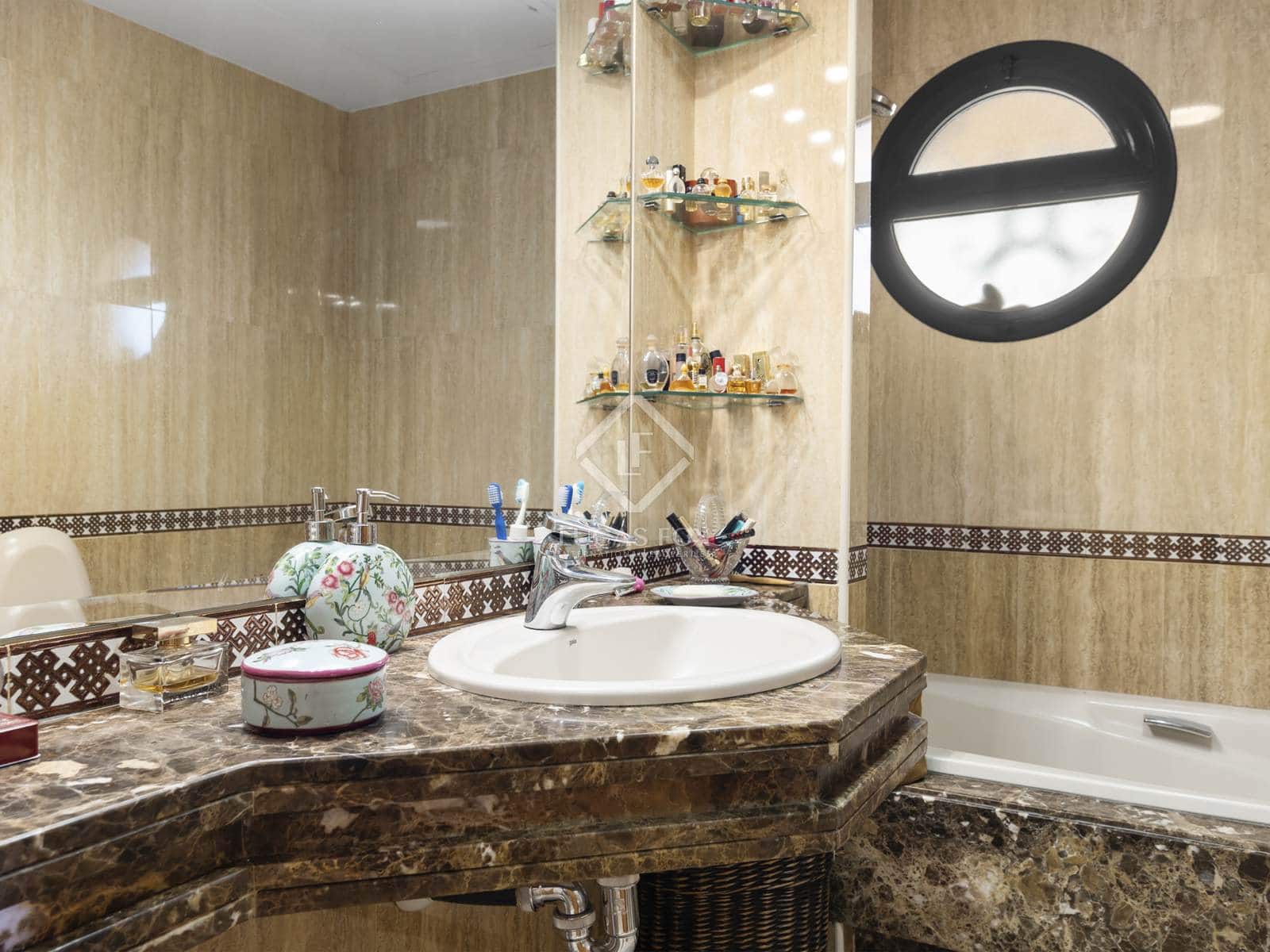 5 bedroom Villa for sale in Estepona - € 2,300,000 (Ref: 8475463)