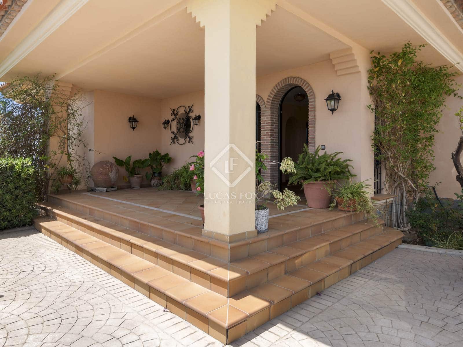 5 bedroom Villa for sale in Estepona - € 2,300,000 (Ref: 8475463)