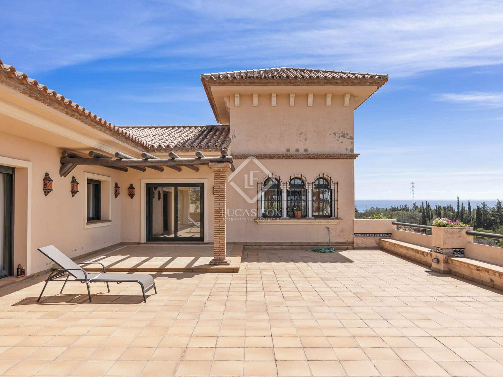 5 bedroom Villa for sale in Estepona - € 2,300,000 (Ref: 8475463)