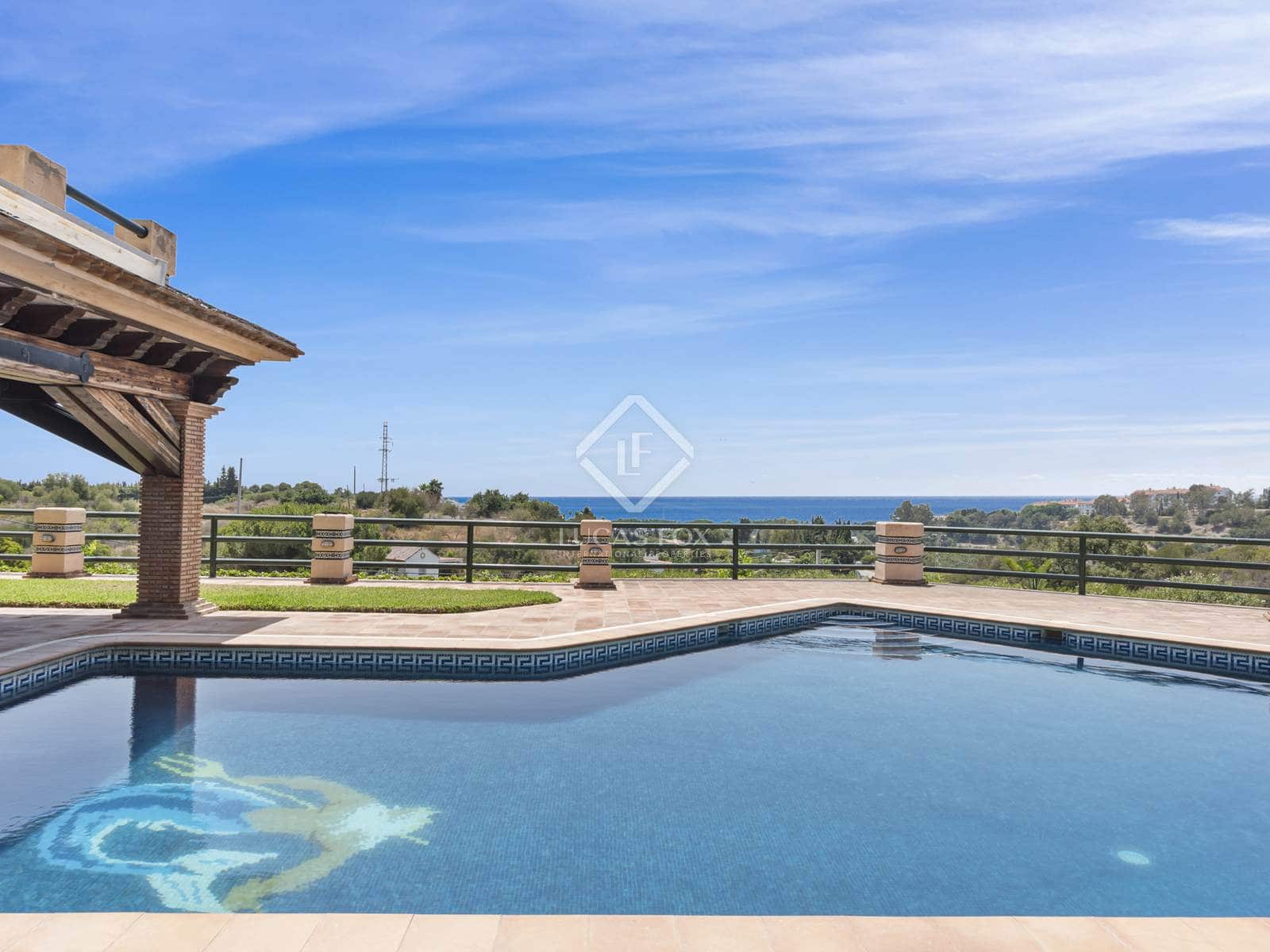 5 bedroom Villa for sale in Estepona - € 2,300,000 (Ref: 8475463)