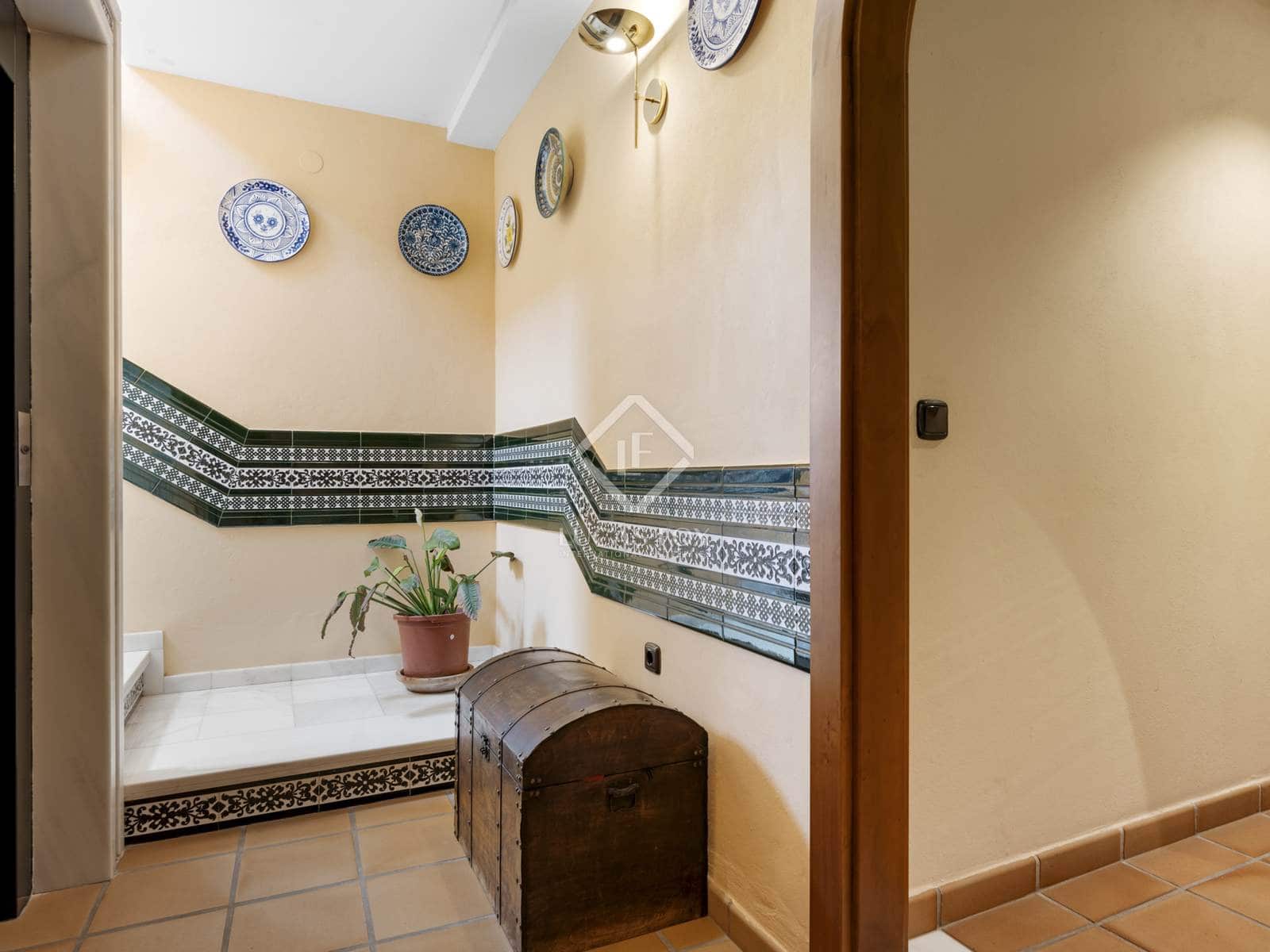 5 bedroom Villa for sale in Estepona - € 2,300,000 (Ref: 8475463)