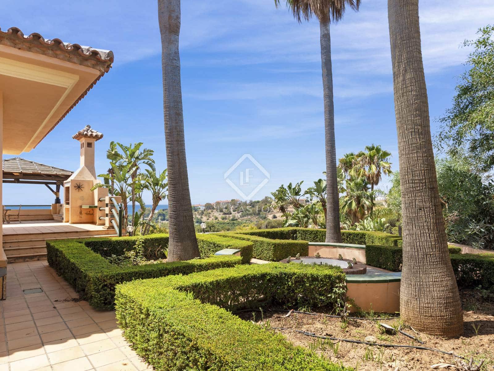 5 bedroom Villa for sale in Estepona - € 2,300,000 (Ref: 8475463)