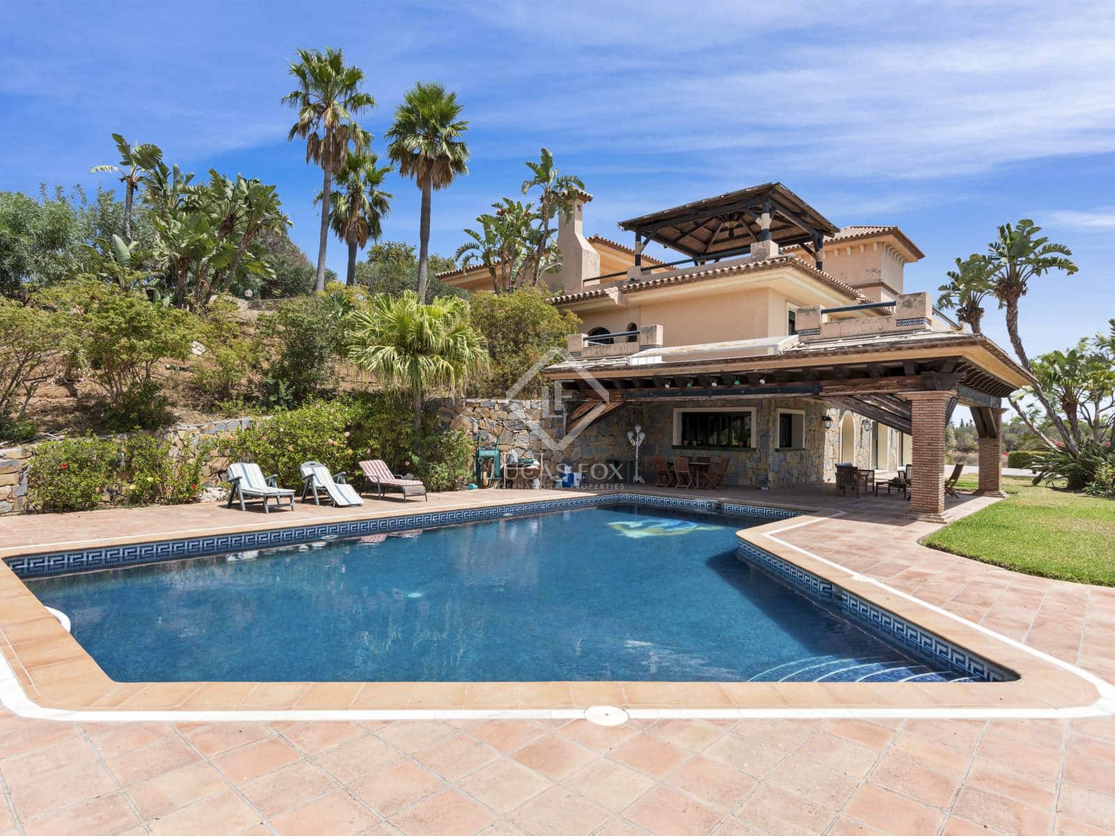 5 bedroom Villa for sale in Estepona - € 2,300,000 (Ref: 8475463)