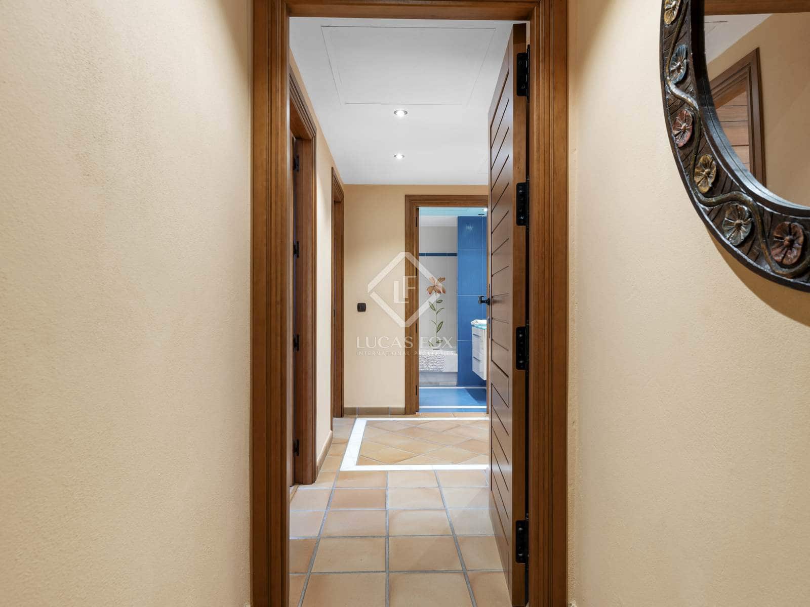 5 bedroom Villa for sale in Estepona - € 2,300,000 (Ref: 8475463)