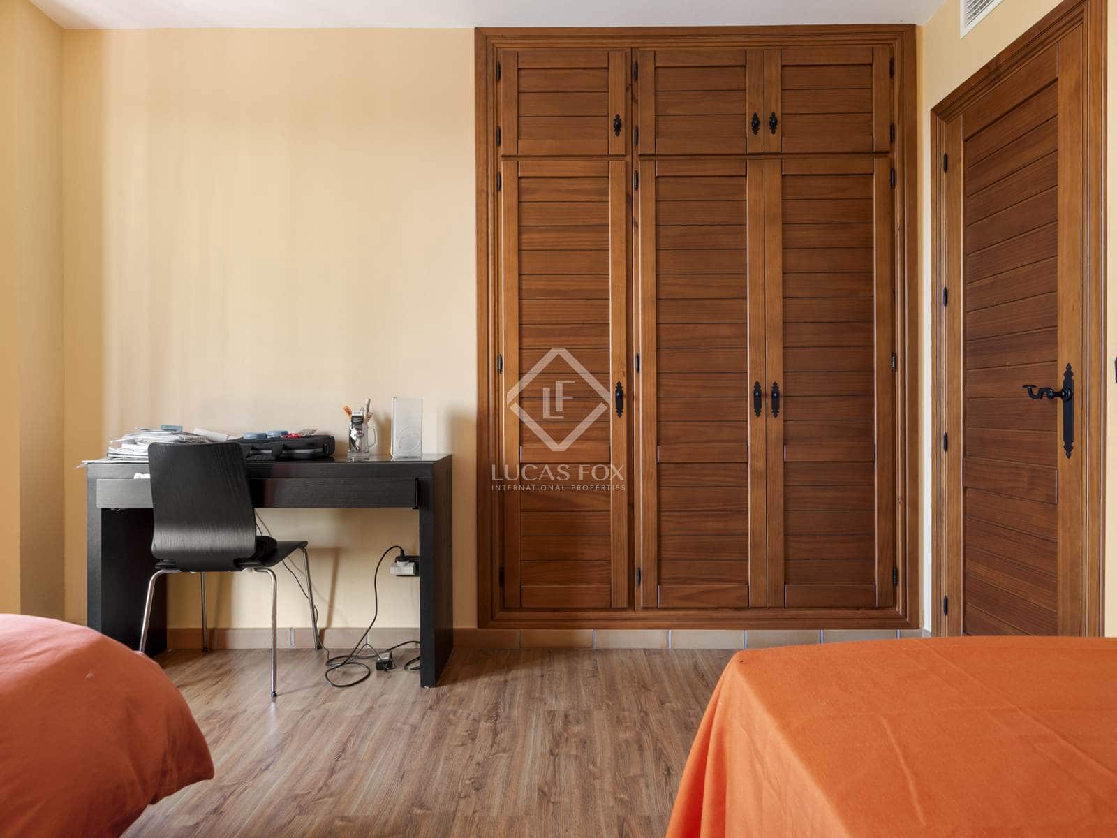 5 bedroom Villa for sale in Estepona - € 2,300,000 (Ref: 8475463)