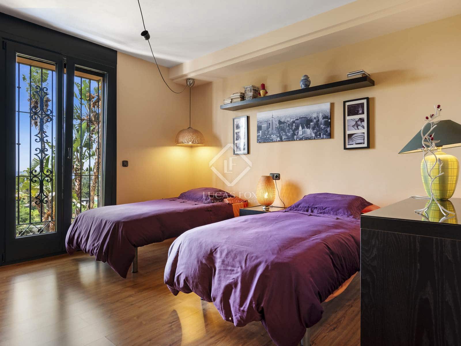 5 bedroom Villa for sale in Estepona - € 2,300,000 (Ref: 8475463)