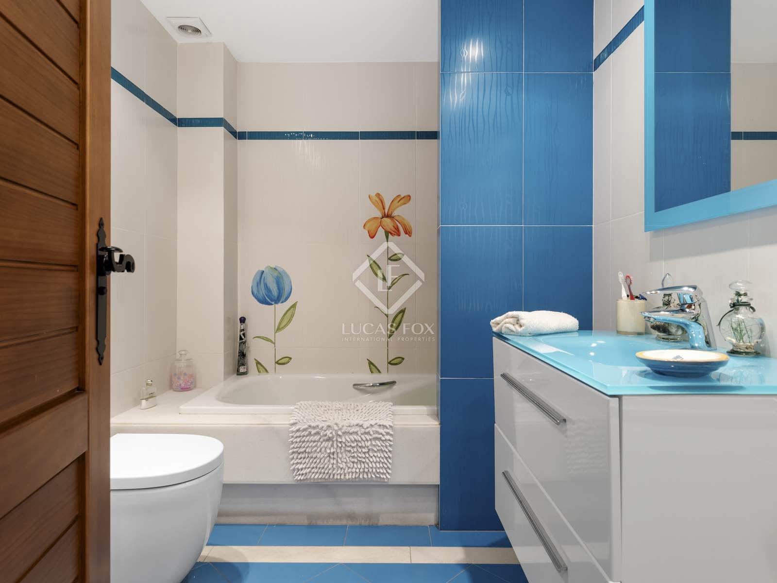 5 bedroom Villa for sale in Estepona - € 2,300,000 (Ref: 8475463)