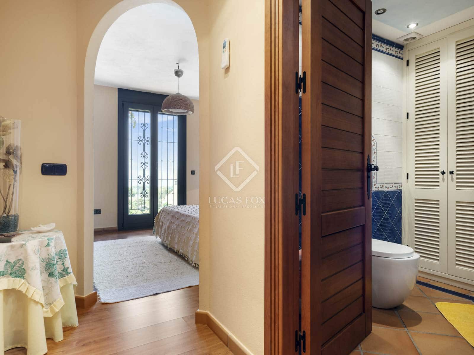 5 bedroom Villa for sale in Estepona - € 2,300,000 (Ref: 8475463)