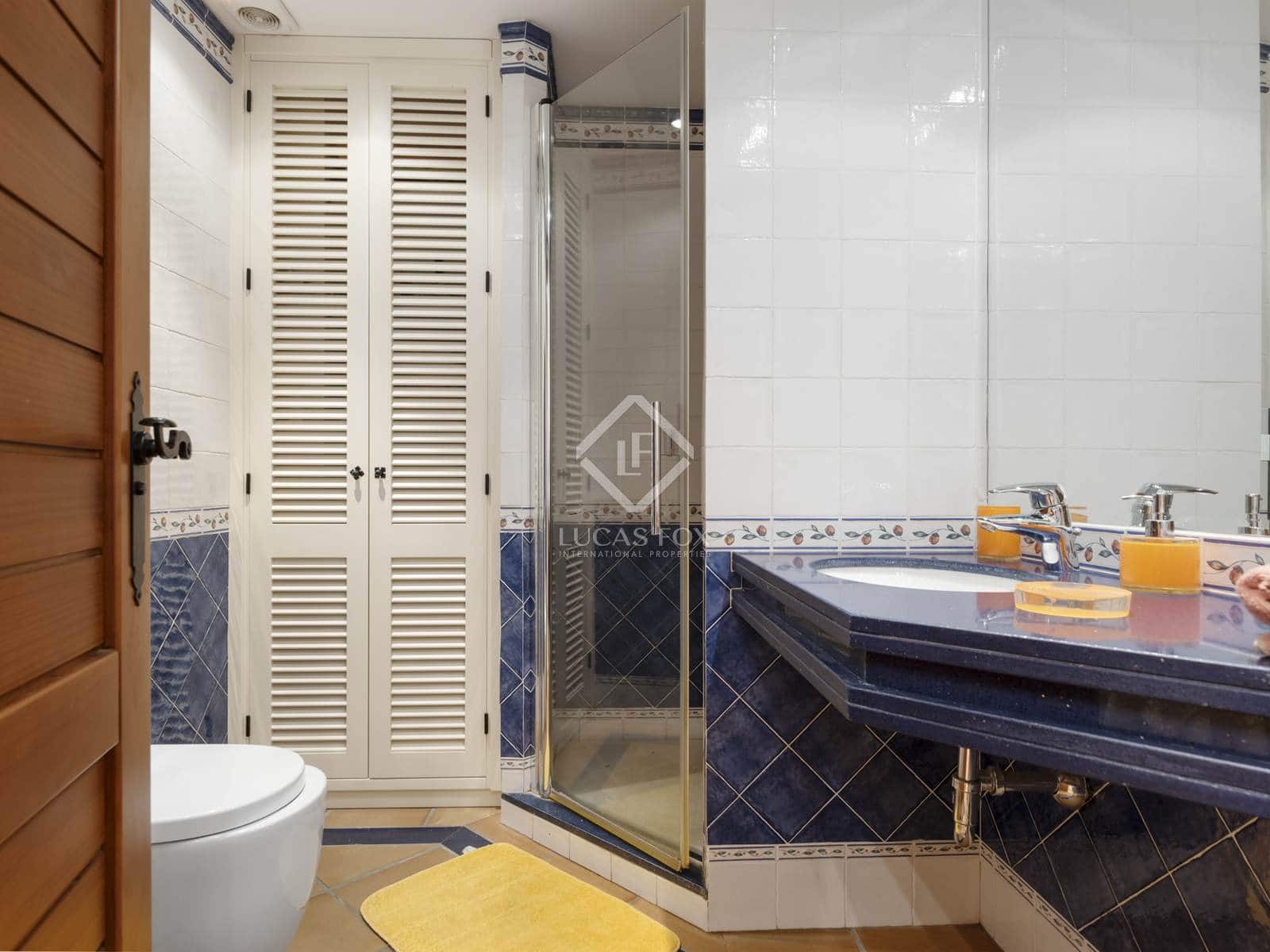 5 bedroom Villa for sale in Estepona - € 2,300,000 (Ref: 8475463)