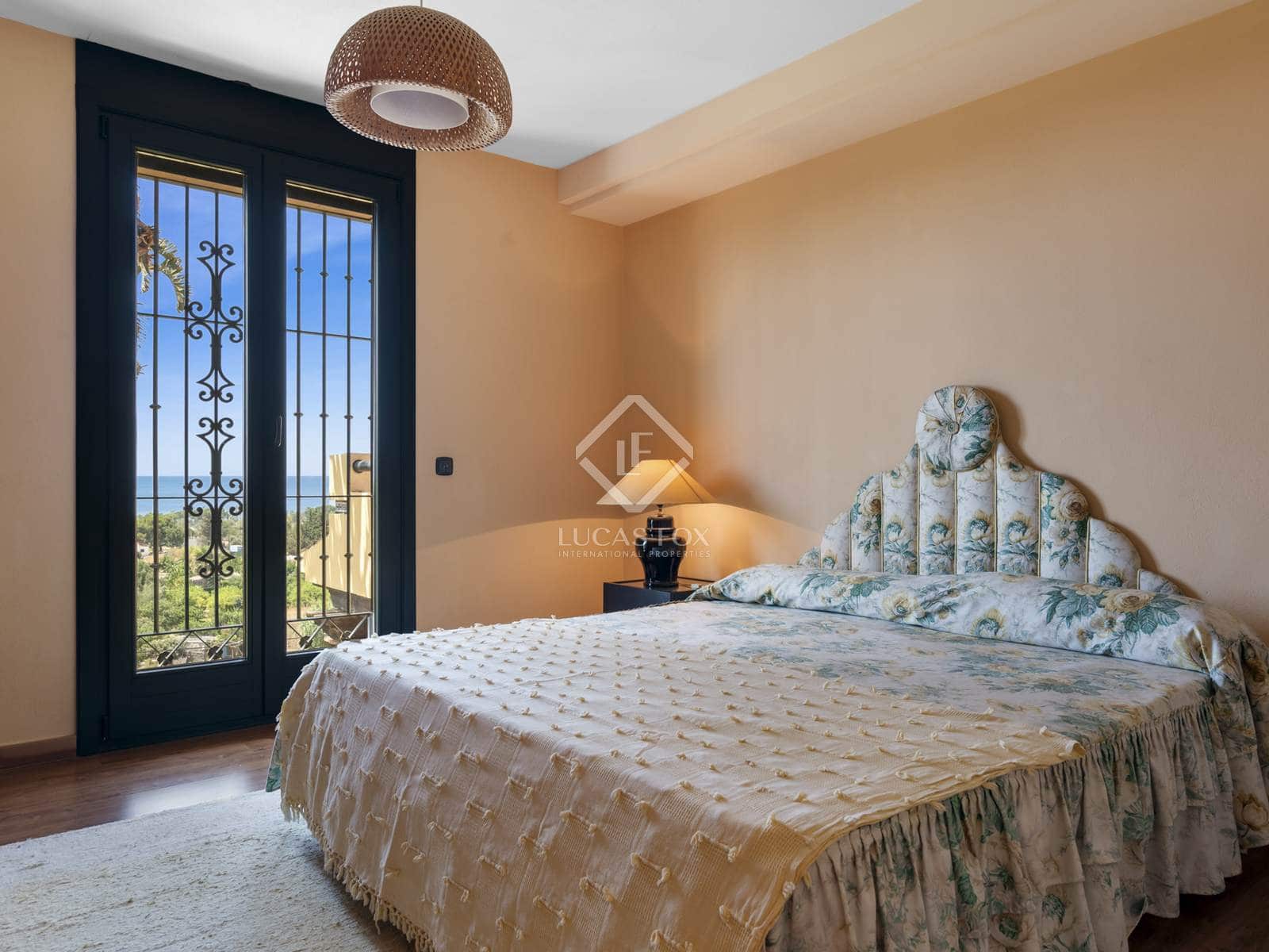 5 bedroom Villa for sale in Estepona - € 2,300,000 (Ref: 8475463)