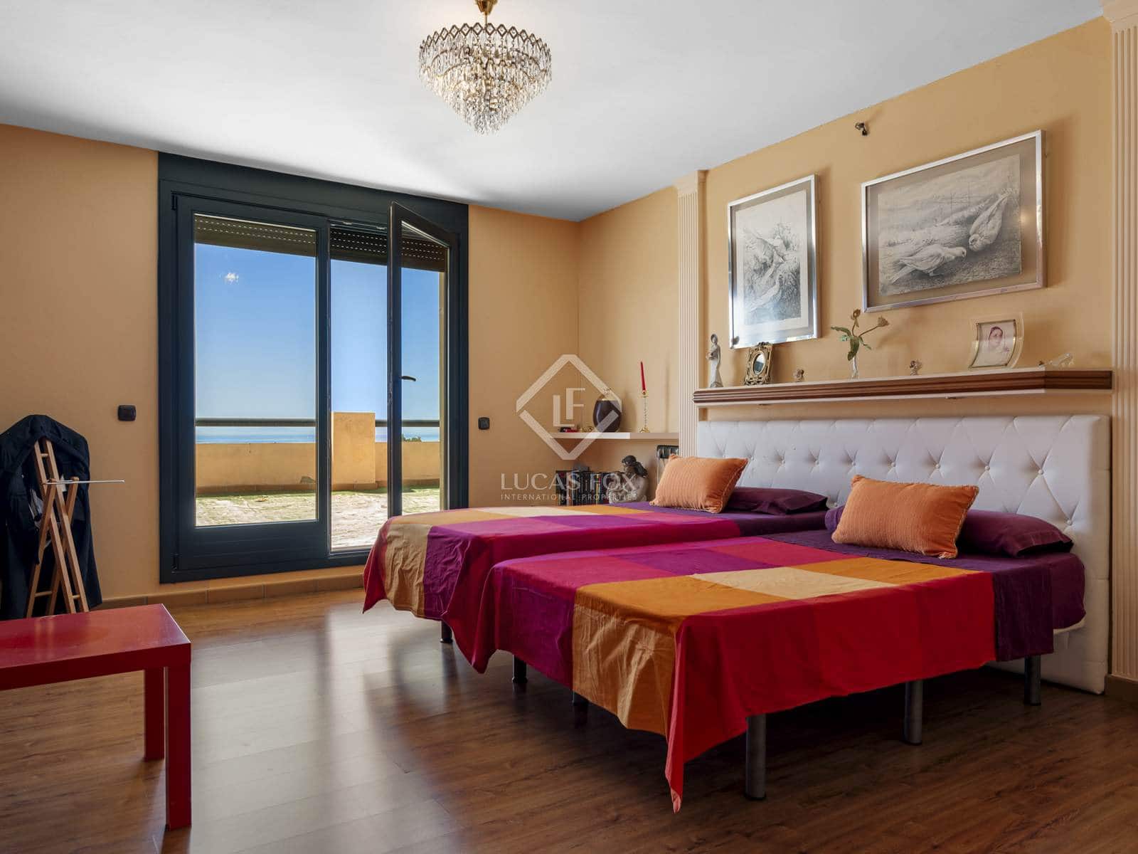 5 bedroom Villa for sale in Estepona - € 2,300,000 (Ref: 8475463)