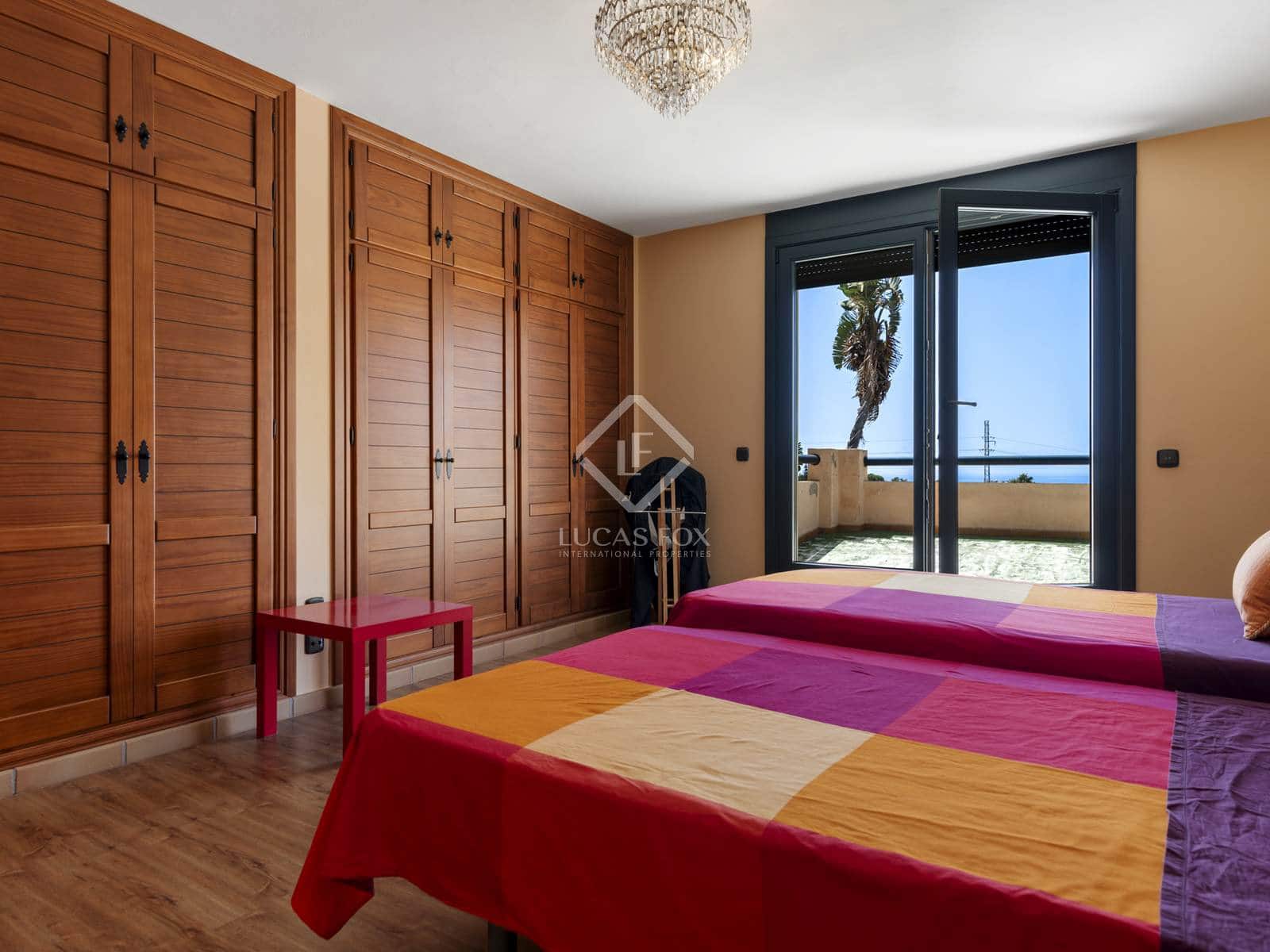 5 bedroom Villa for sale in Estepona - € 2,300,000 (Ref: 8475463)