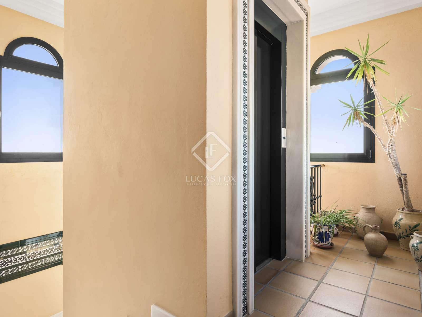 5 bedroom Villa for sale in Estepona - € 2,300,000 (Ref: 8475463)