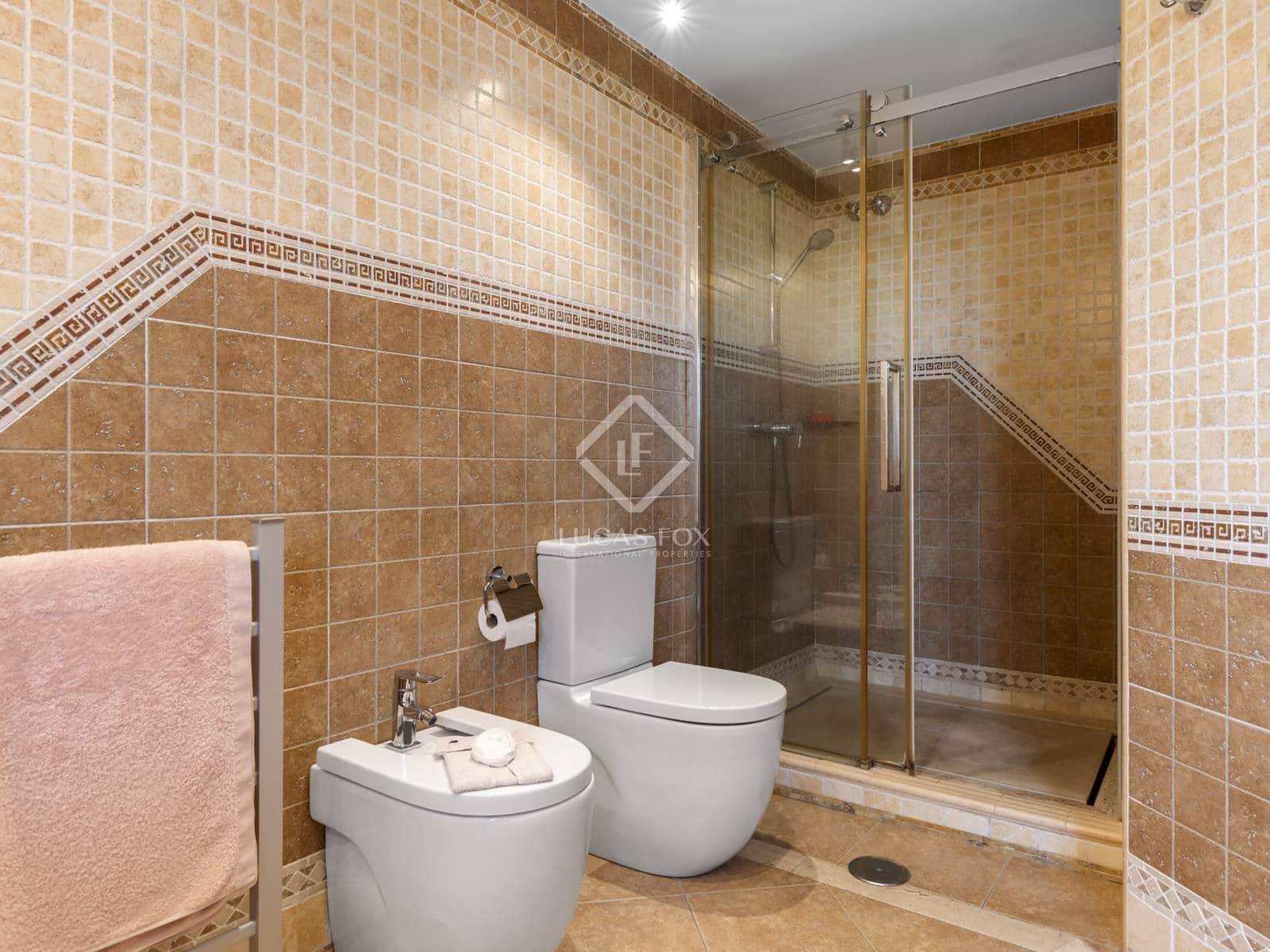 5 bedroom Villa for sale in Estepona - € 2,300,000 (Ref: 8475463)