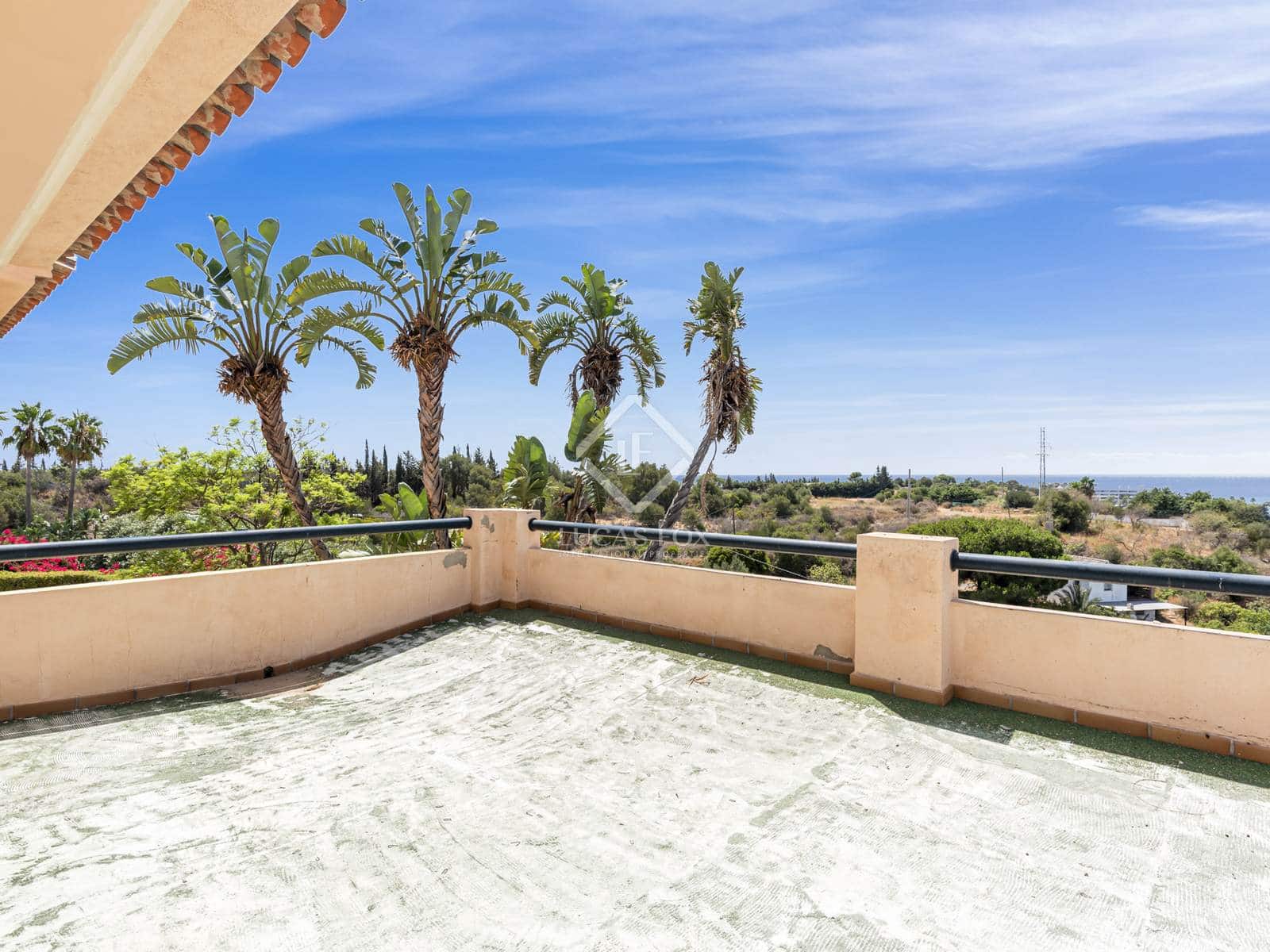 5 bedroom Villa for sale in Estepona - € 2,300,000 (Ref: 8475463)