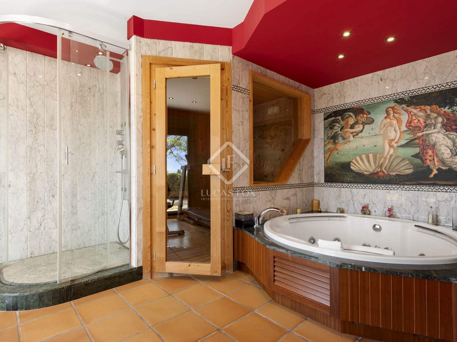 5 bedroom Villa for sale in Estepona - € 2,300,000 (Ref: 8475463)