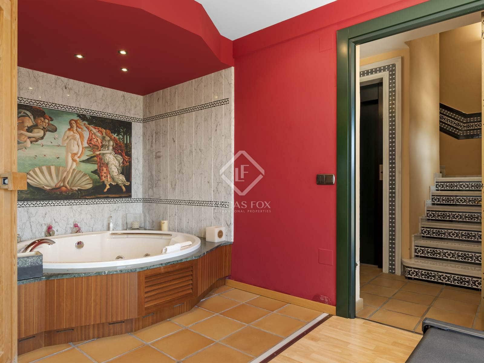 5 bedroom Villa for sale in Estepona - € 2,300,000 (Ref: 8475463)