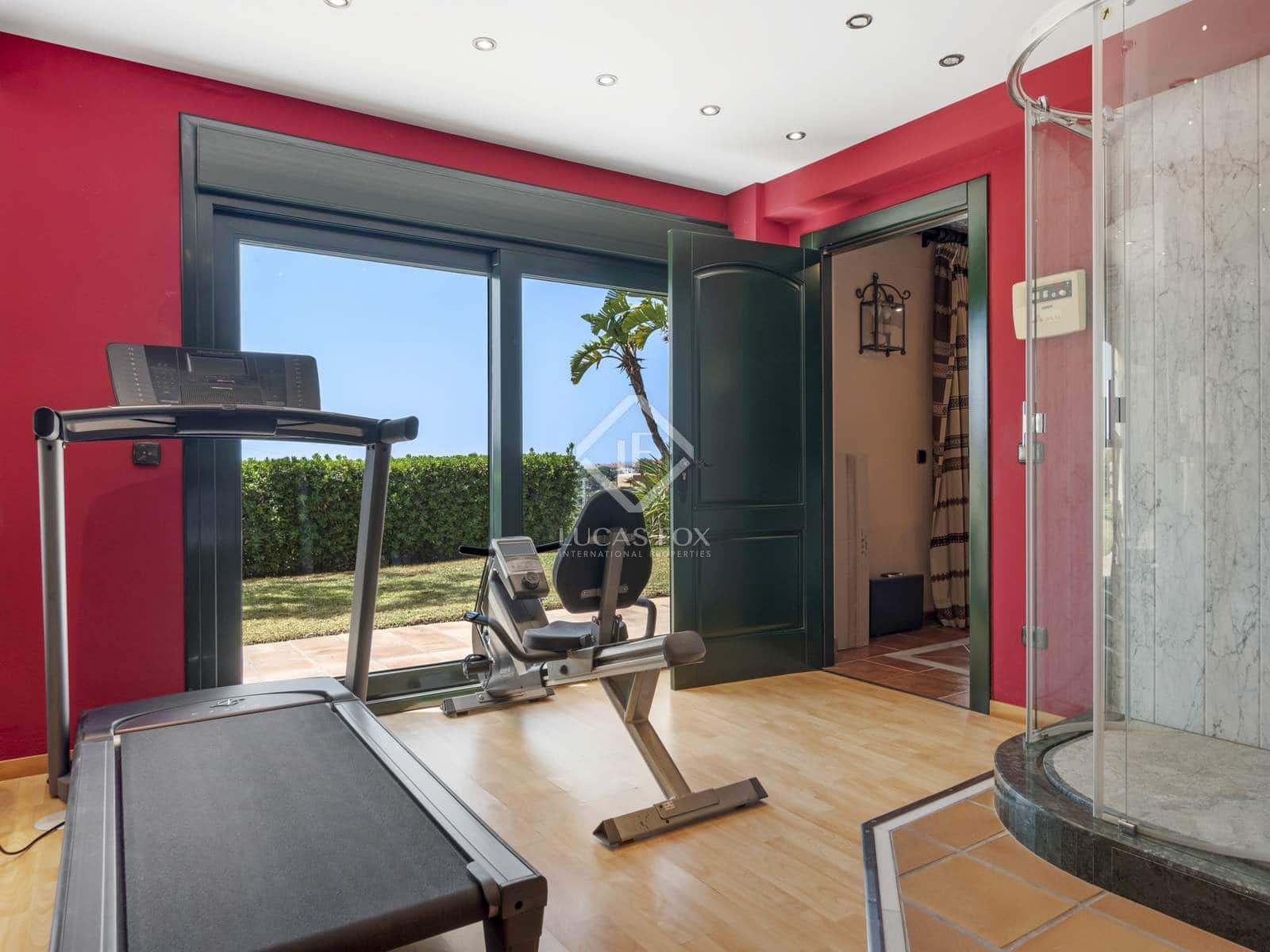 5 bedroom Villa for sale in Estepona - € 2,300,000 (Ref: 8475463)