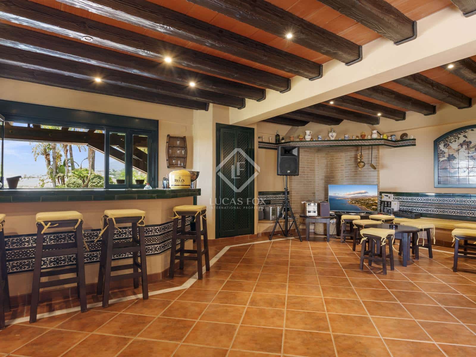 5 bedroom Villa for sale in Estepona - € 2,300,000 (Ref: 8475463)