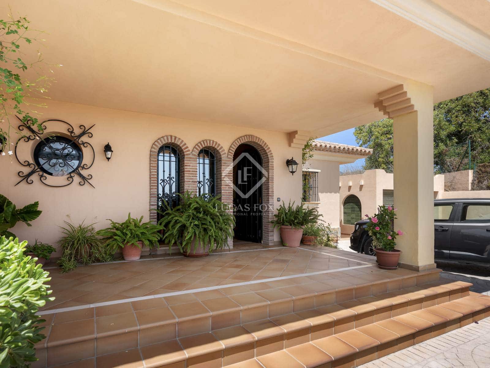 5 bedroom Villa for sale in Estepona - € 2,300,000 (Ref: 8475463)