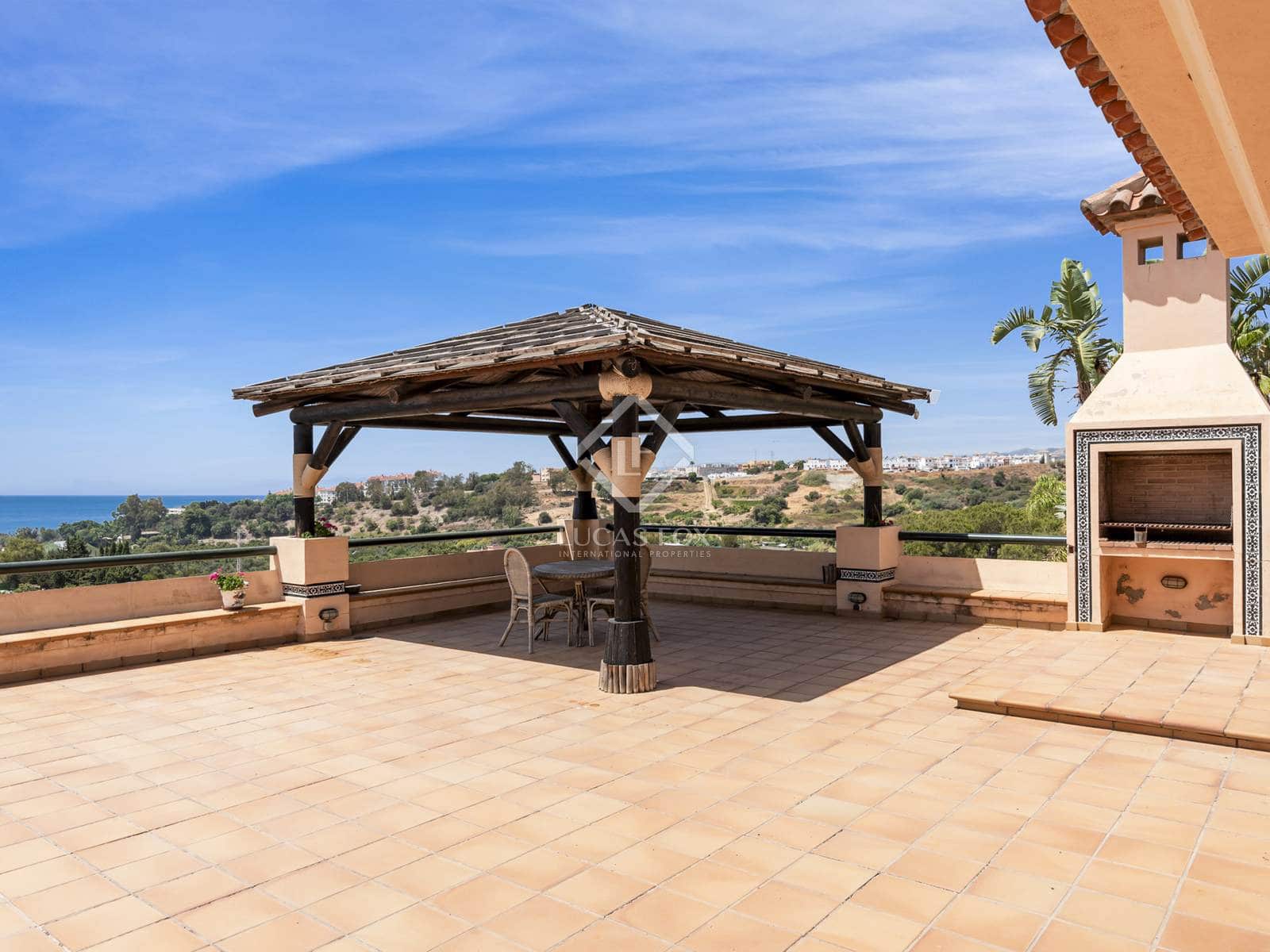 5 bedroom Villa for sale in Estepona - € 2,300,000 (Ref: 8475463)