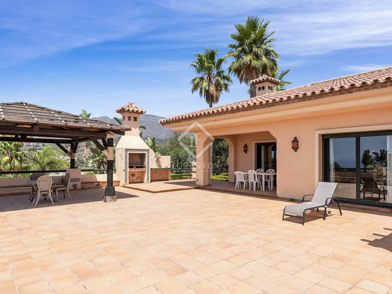 5 bedroom Villa for sale in Estepona - € 2,300,000 (Ref: 8475463)