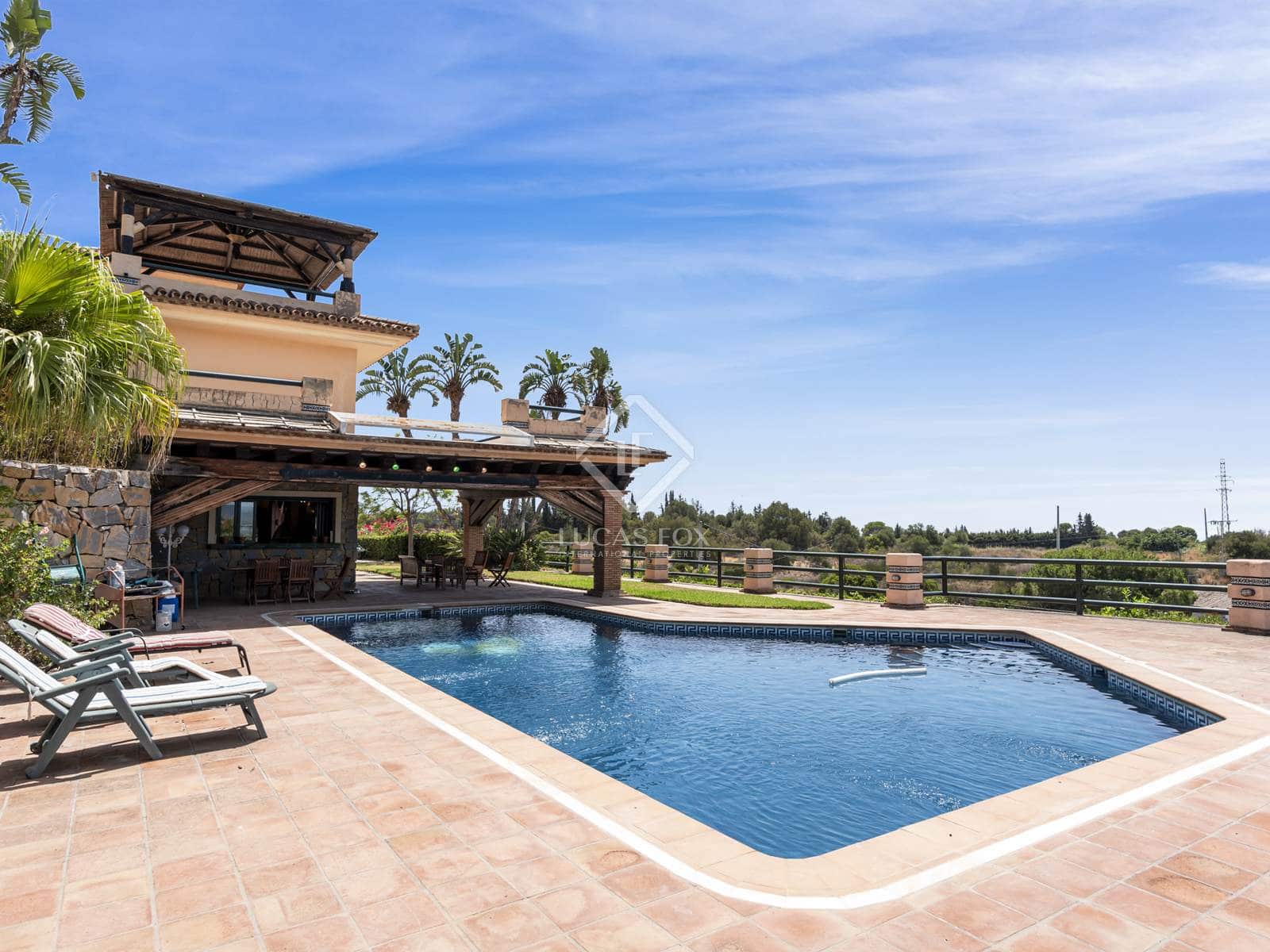 5 bedroom Villa for sale in Estepona - € 2,300,000 (Ref: 8475463)