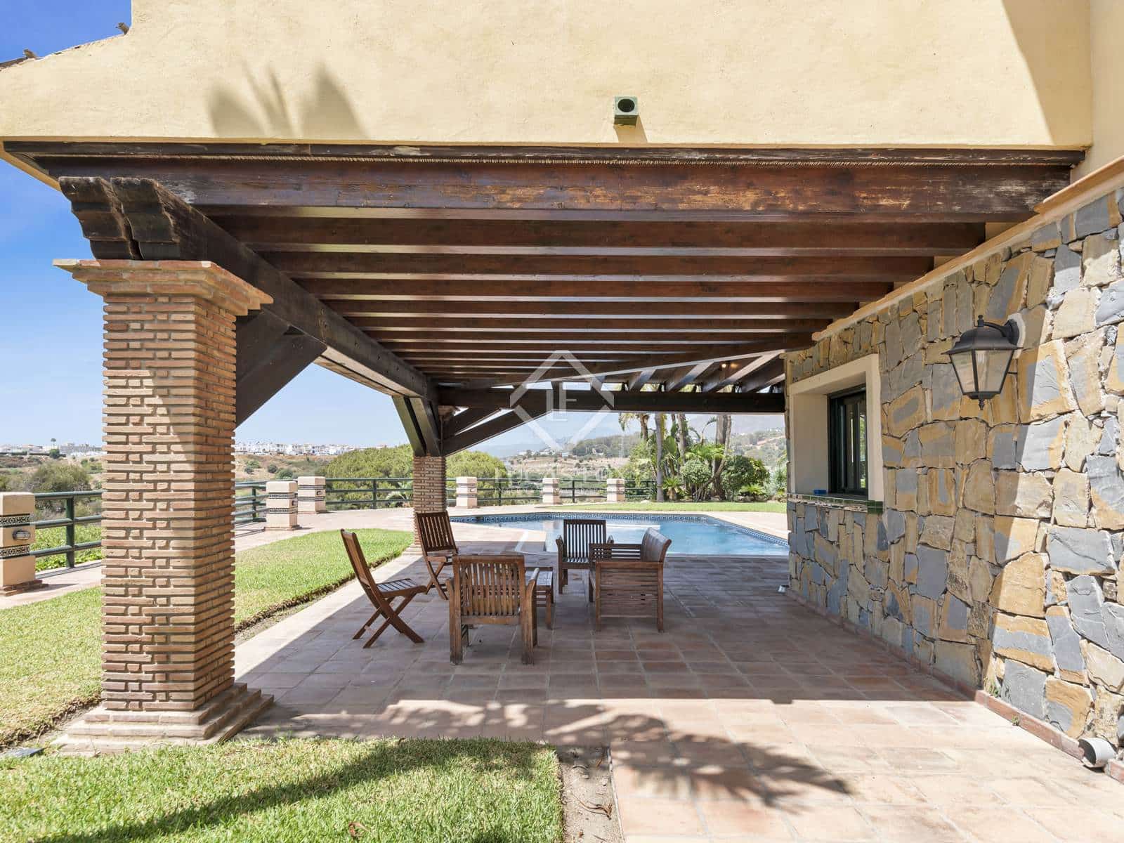 5 bedroom Villa for sale in Estepona - € 2,300,000 (Ref: 8475463)