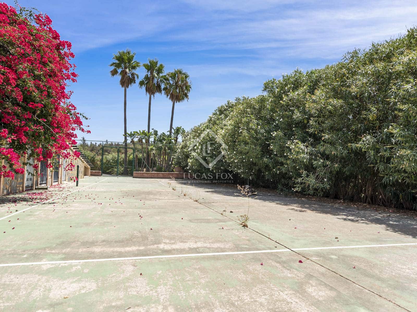 5 bedroom Villa for sale in Estepona - € 2,300,000 (Ref: 8475463)