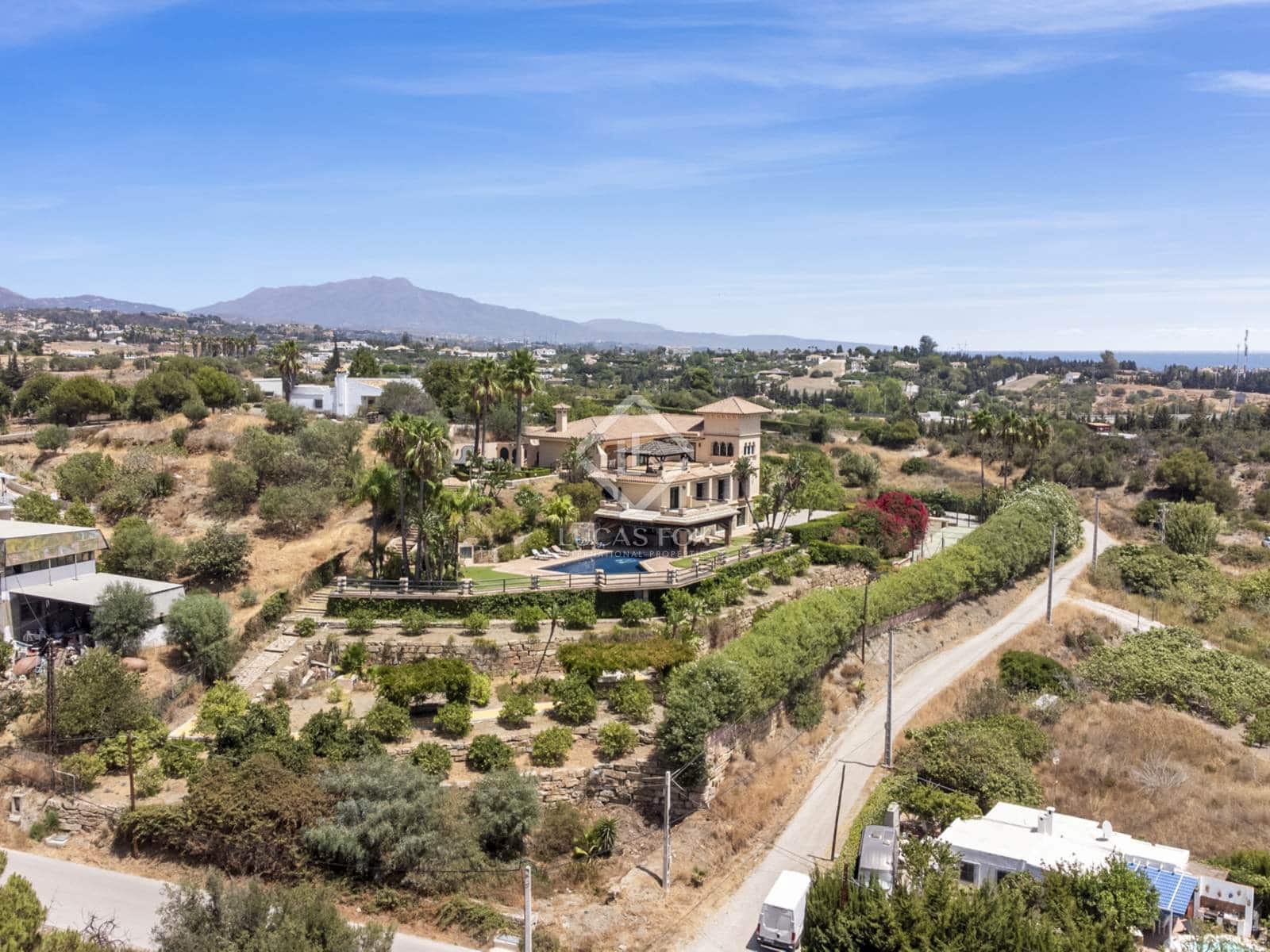 5 bedroom Villa for sale in Estepona - € 2,300,000 (Ref: 8475463)