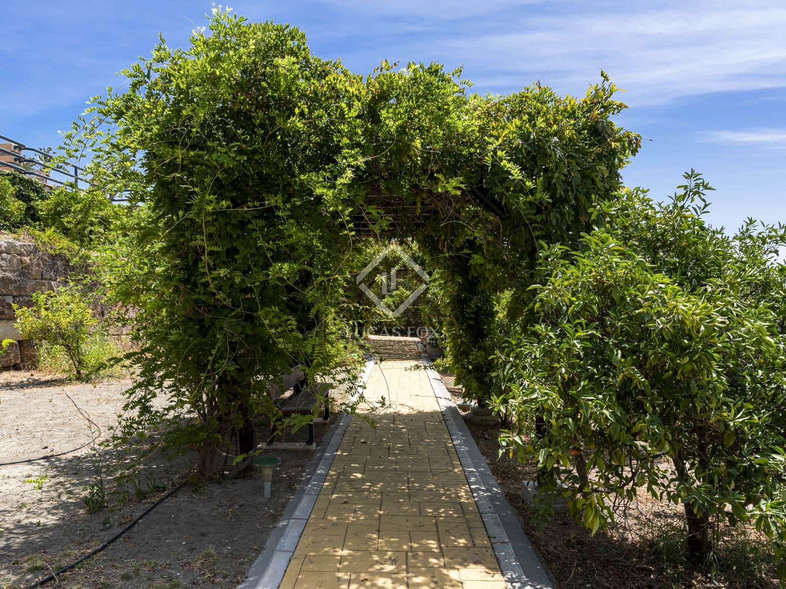 5 bedroom Villa for sale in Estepona - € 2,300,000 (Ref: 8475463)