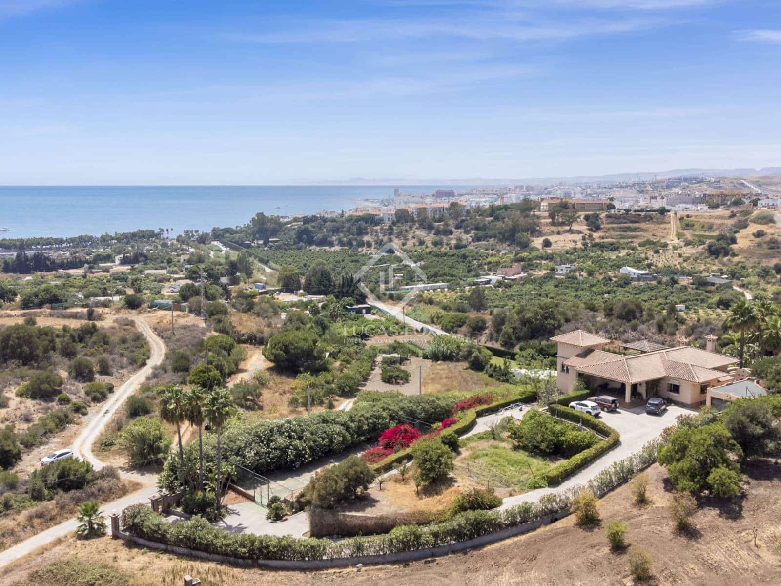 5 bedroom Villa for sale in Estepona - € 2,300,000 (Ref: 8475463)