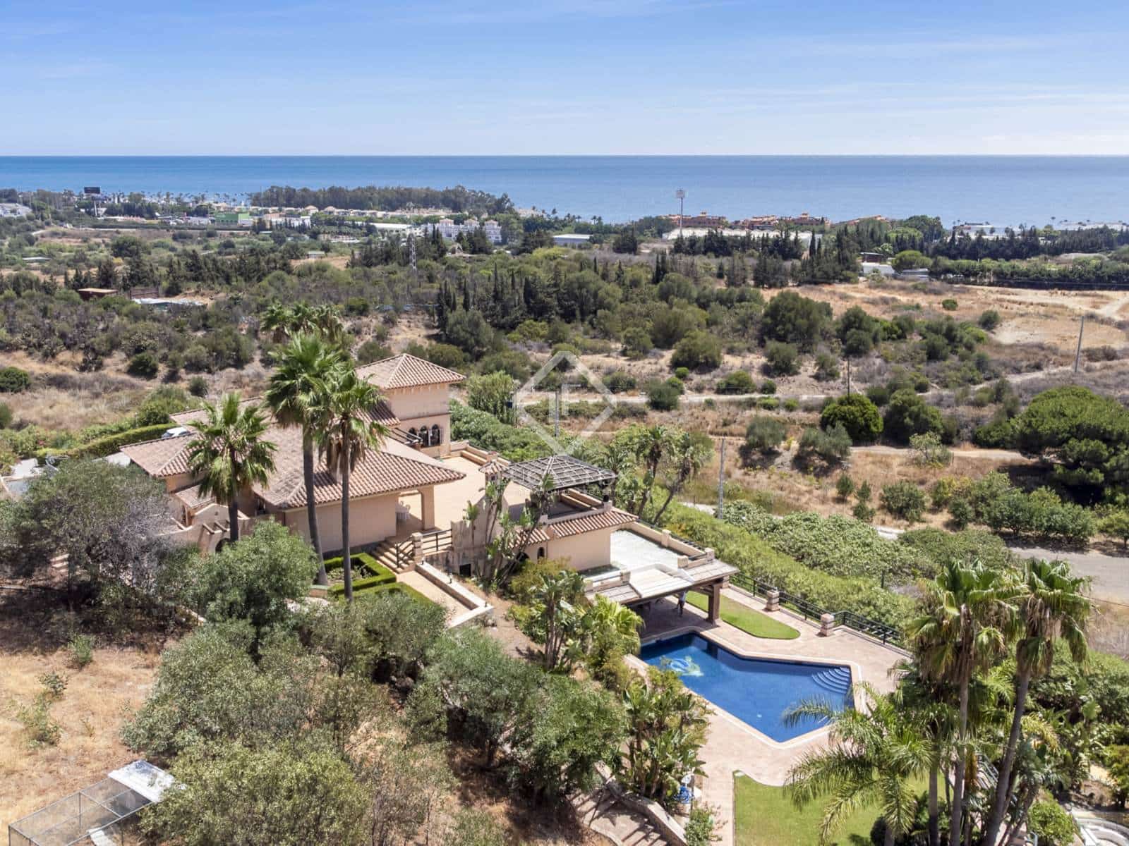 5 bedroom Villa for sale in Estepona - € 2,300,000 (Ref: 8475463)
