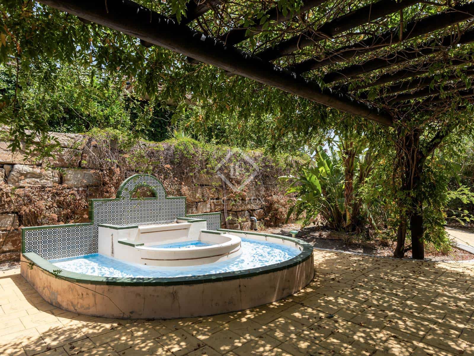 5 bedroom Villa for sale in Estepona - € 2,300,000 (Ref: 8475463)