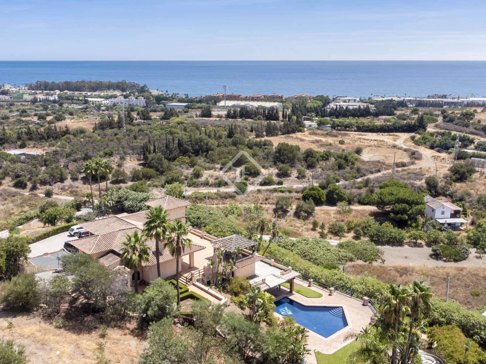 5 bedroom Villa for sale in Estepona - € 2,300,000 (Ref: 8475463)
