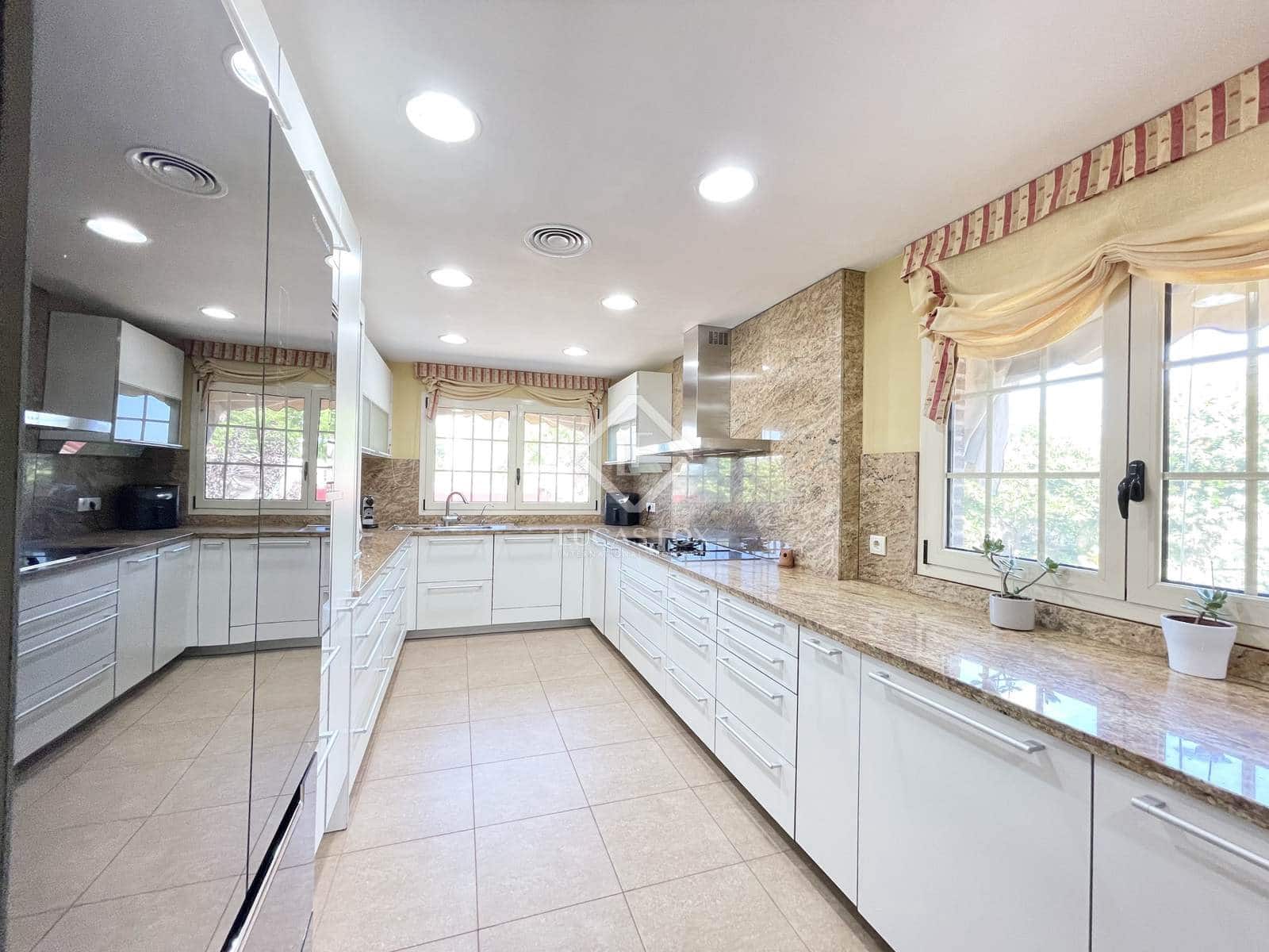 5 bedroom Villa for sale in Alicante / Alacant city with pool garage - € 1,590,000 (Ref: 8476991)