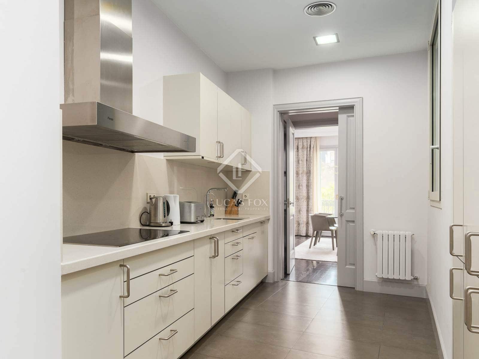 3 bedroom Apartment for rent in Barcelona city - € 9,800 (Ref: 8476992)