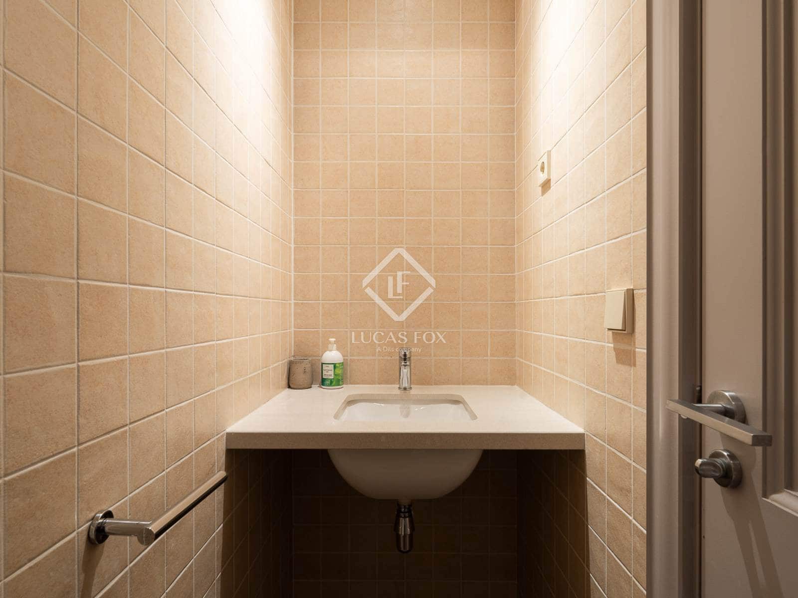 3 bedroom Apartment for rent in Barcelona city - € 9,800 (Ref: 8476992)