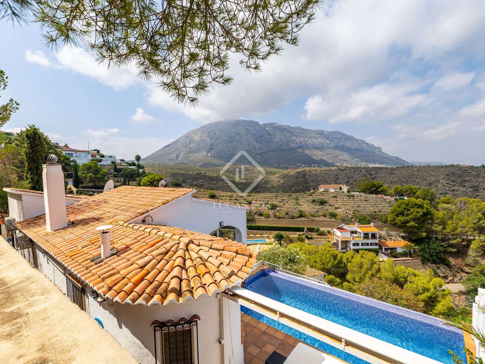 3 slaapkamer Villa te koop in Denia met zwembad garage - € 690.000 (Ref: 8484264)
