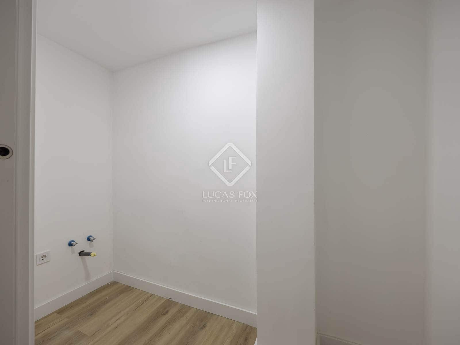 4 slaapkamer Appartement te huur in Valencia stad - € 2.000 (Ref: 8493057)