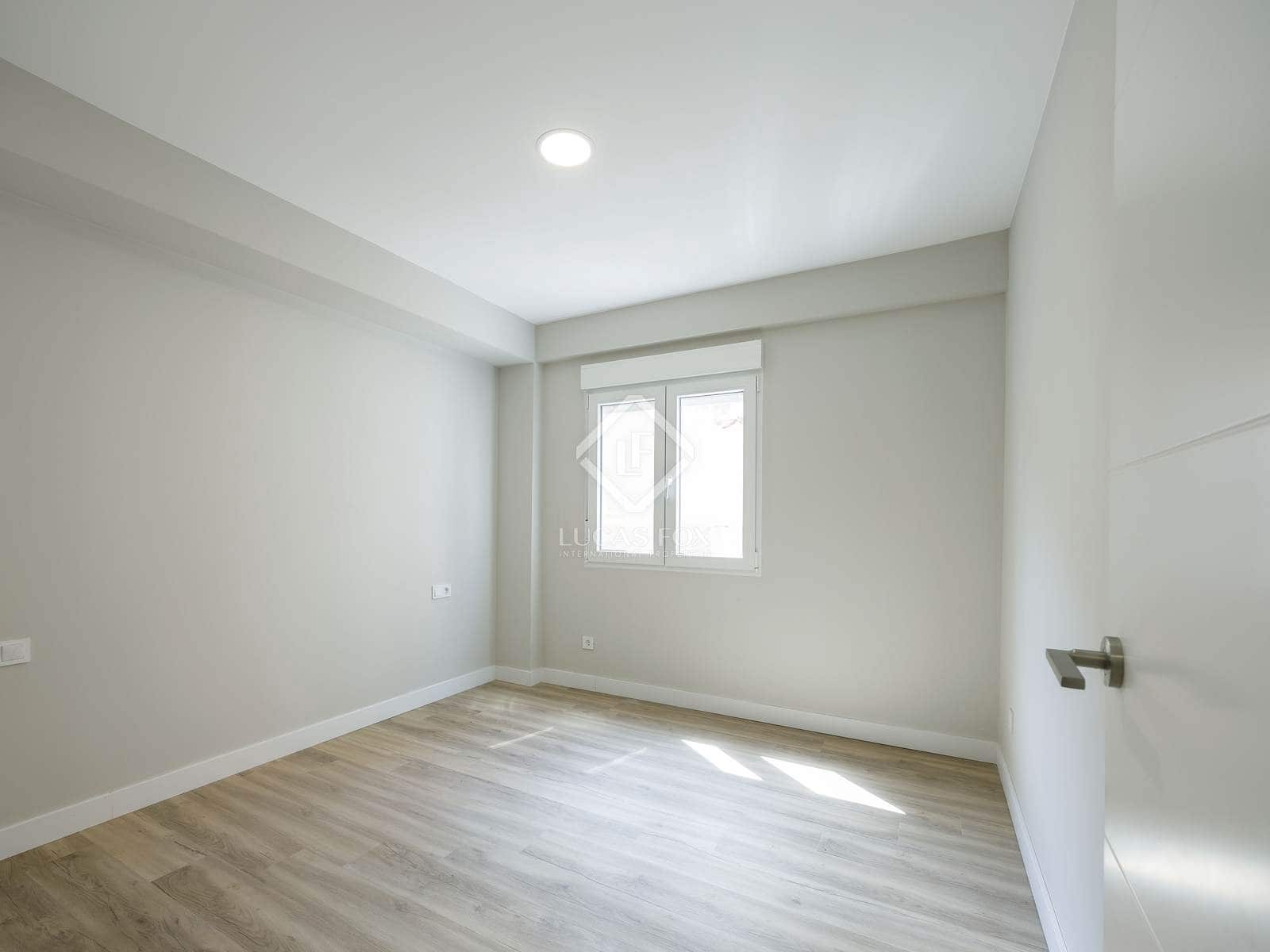 4 slaapkamer Appartement te huur in Valencia stad - € 2.000 (Ref: 8493057)