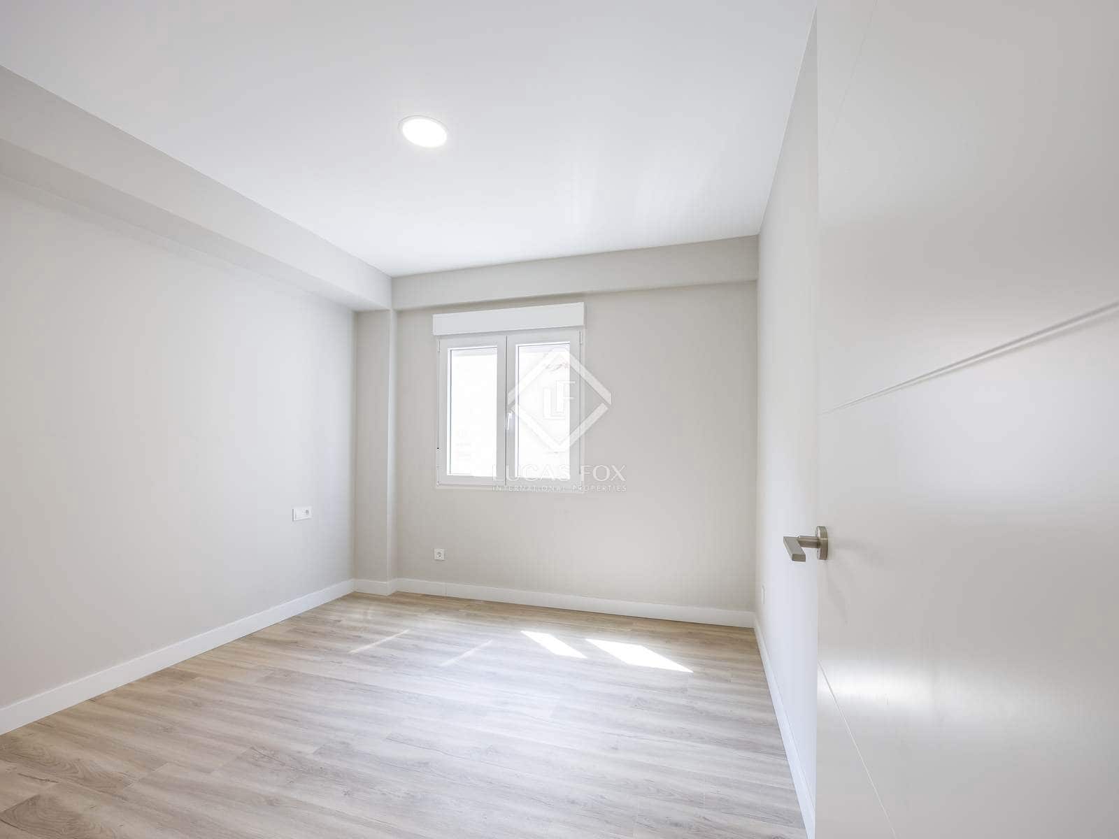 4 slaapkamer Appartement te huur in Valencia stad - € 2.000 (Ref: 8493057)