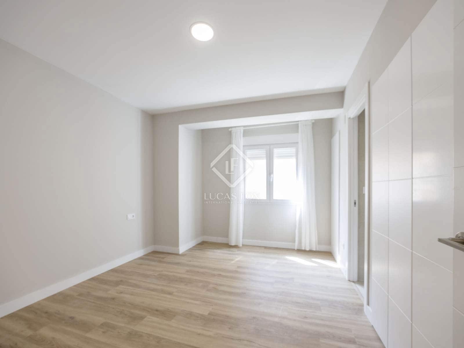 4 slaapkamer Appartement te huur in Valencia stad - € 2.000 (Ref: 8493057)